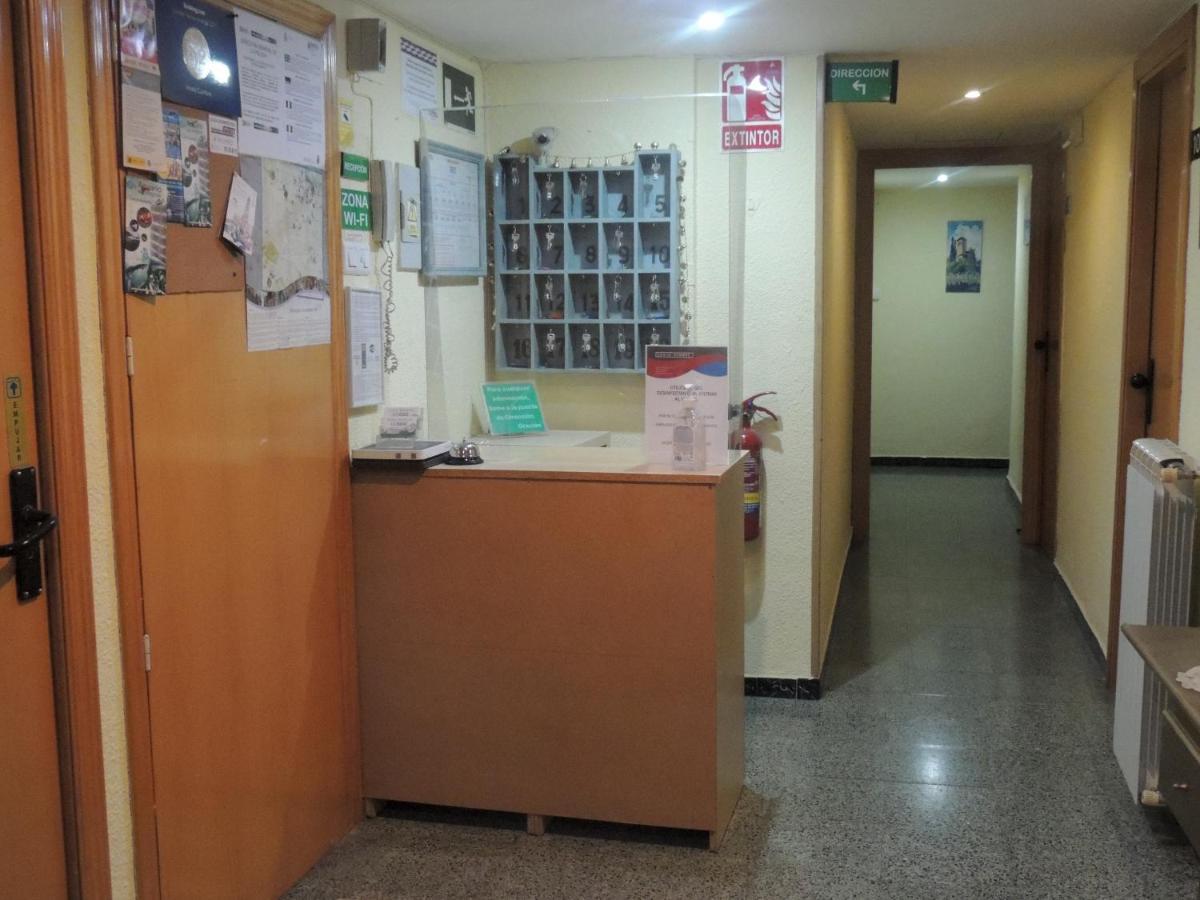 Hostal Cumbre Saragossa Zewnętrze zdjęcie